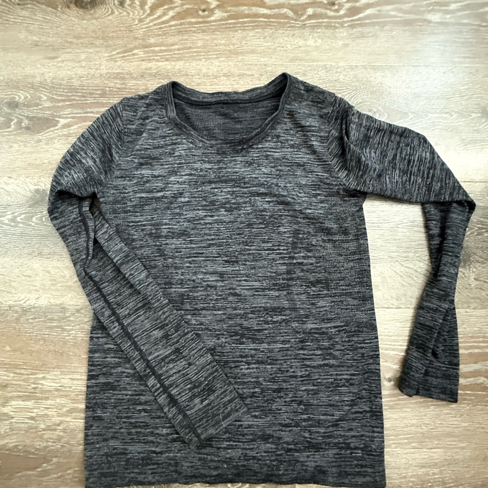 lululemon athletica Heathered Dark Gray Long Sleeve Tee